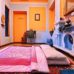 اقامتگاه بوم‌گردی سرای سنتی هاتف اصفهان اتاق دو نفره کف خواب