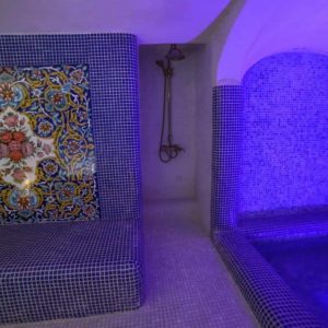 اقامتگاه بوم‌گردی هفت رنگ شیراز جکوزی اقامتگاه 6