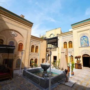 اقامتگاه سنتی آب میرزا مشهد محوطه اقامتگاه 1