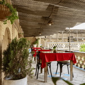اقامتگاه سنتی آبان شیراز کافی‌شاپ
