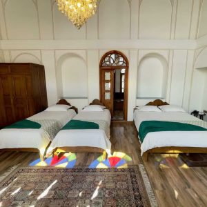 اقامتگاه سنتی آرمنیا اصفهان اتاق سه تخته شاه نشین 1