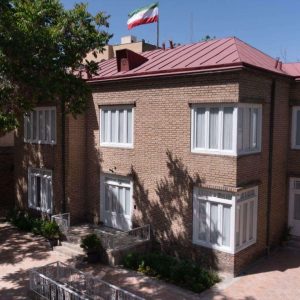 اقامتگاه سنتی اصالت مشهد فضای محوطه