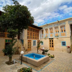 اقامتگاه سنتی بابا باشی شیراز فضای محوطه