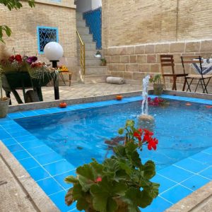 اقامتگاه سنتی بابا باشی شیراز فضای محوطه