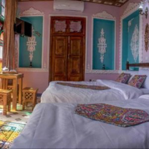 اقامتگاه سنتی تابش شیراز اتاق سه تخته شاه نشین 1