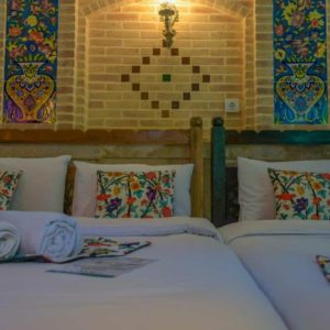 اقامتگاه سنتی تابش شیراز اتاق سه تخته دلگشا 1