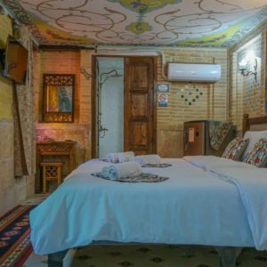 اقامتگاه سنتی تابش شیراز اتاق سه تخته دلگشا 2