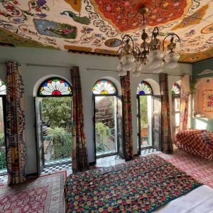 اقامتگاه بوم‌گردی ترنجستان اتاق دو تخته آینه شاه نشین VIP