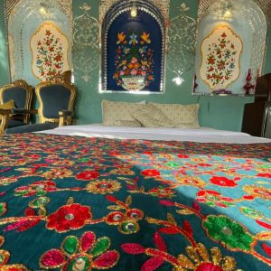 اقامتگاه بوم‌گردی ترنجستان اتاق دو تخته آینه شاه نشین VIP