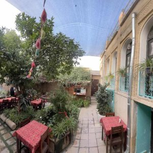 اقامتگاه بوم‌گردی ترنجستان فضای محوطه
