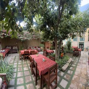 اقامتگاه بوم‌گردی ترنجستان فضای محوطه