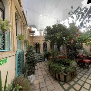 اقامتگاه بوم‌گردی ترنجستان فضای محوطه