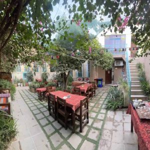 اقامتگاه بوم‌گردی ترنجستان فضای محوطه