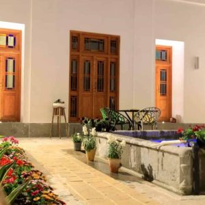 اقامتگاه سنتی صدیق اصفهان فضای محوطه