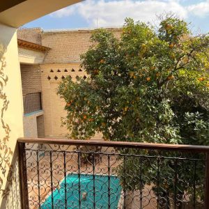اقامتگاه سنتی روزبهان شیراز فضای محوطه