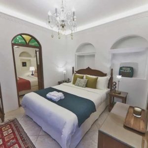 اقامتگاه سنتی سحرخیزان شیراز اتاق تاجی 1