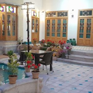 اقامتگاه سنتی سلطانی اصفهان فضای محوطه 2
