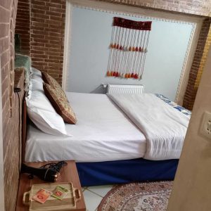 اقامتگاه سنتی ماه منیر شیراز اتاق قجری