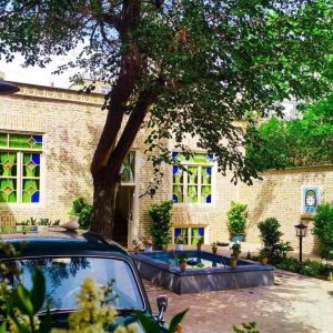 اقامتگاه سنتی ملک التجار مشهد فضای محوطه 1
