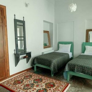 اقامتگاه سنتی منزل یزدان اصفهان اتاق دو تخته تویین 4