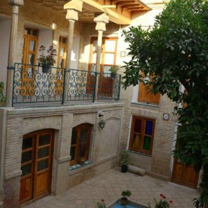اقامتگاه سنتی هشت گنج شیراز نمای بیرونی
