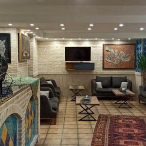 اقامتگاه سنتی هفت دری شیراز لابی