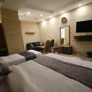 اقامتگاه سنتی هفت دری شیراز اتاق سه تخته 1