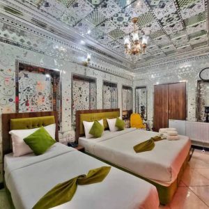اقامتگاه سنتی پنج دری شیراز اتاق سه تخته