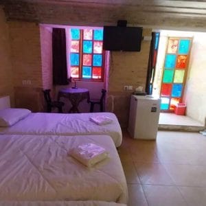 اقامتگاه سنتی گل طاها شیراز اتاق سه تخته 2