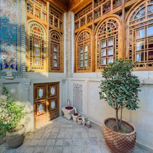 بوتیک هتل ایران مهر شیراز فضای محوطه