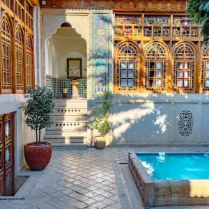 بوتیک هتل ایران مهر شیراز فضای محوطه