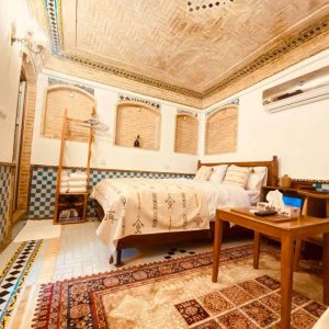 اقامتگاه سنتی ایراندخت شیراز اتاق سه تخته پروین 1
