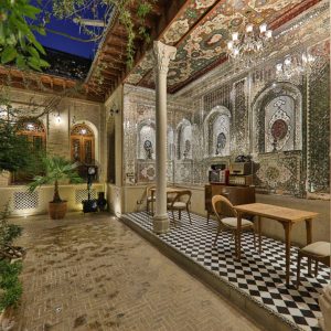 بوتیک هتل عمارت فرهادی شیراز حیاط اول