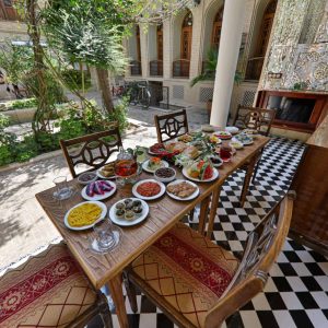 بوتیک هتل عمارت فرهادی شیراز سالن صبحانه
