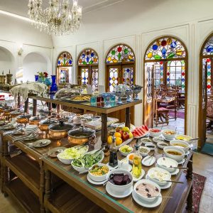 اقامتگاه سنتی قصر منشی اصفهان سالن صبحانه