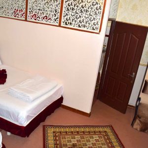 خانه مسافر جواد الائمه مشهد اتاق شش تخته 3