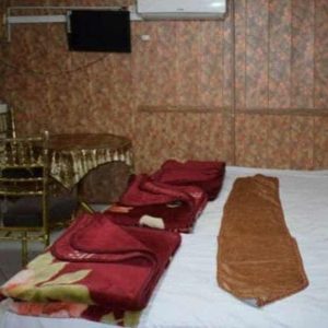 مهمانسرا حسینی مشهد اتاق سه تخته 1