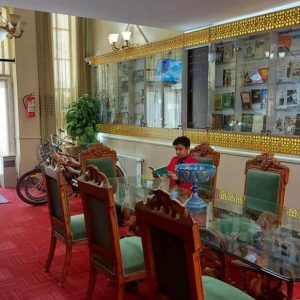 هتل آپارتمان هخامنشیان پارتاک اصفهان کتابخانه