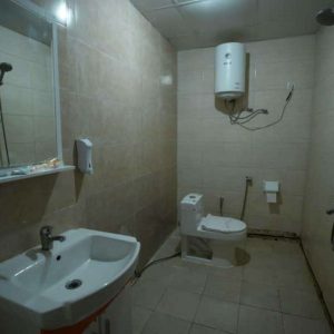 هتل بهشت قشم سرویس بهداشتی اتاق‌ها 1