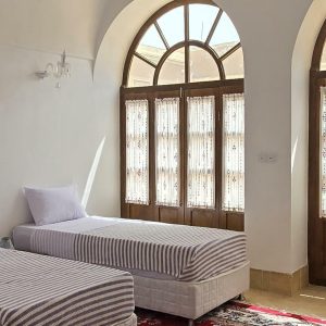 اقامتگاه بومگردی خانه حقیقت یزد اتاق دو تخته