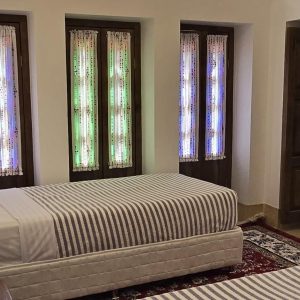 اقامتگاه بومگردی خانه حقیقت یزد اتاق دو تخته
