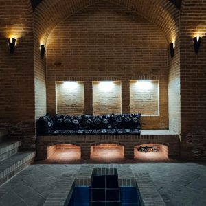 اقامتگاه بوم‌گردی خانه حقیقت یزد فضای محوطه