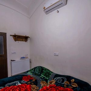 اقامتگاه بوم‌گردی سرای آقا محمد کاشان اتاق دو تخته دابل رازیانه