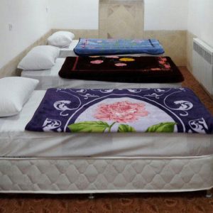 اقامتگاه بوم‌گردی سرزمین آفتاب یزد اتاق سه تخته 2