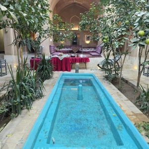 اقامتگاه بوم‌گردی شهداد یزد فضای محوطه