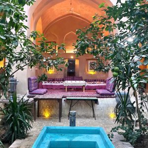 اقامتگاه بوم‌گردی شهداد یزد فضای محوطه