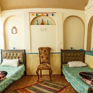 اقامتگاه بوم‌گردی طارونه یزد اتاق دو تخته تویین
