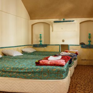 اقامتگاه بوم‌گردی طارونه یزد اتاق سه تخته 1