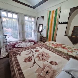 اقامتگاه بوم‌گردی عمارت بانو یزد اتاق سه تخته پهنا