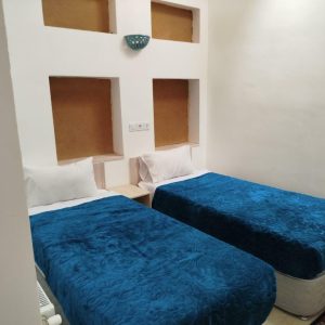 اقامتگاه بومگردی مامس یزد اتاق ریاضی